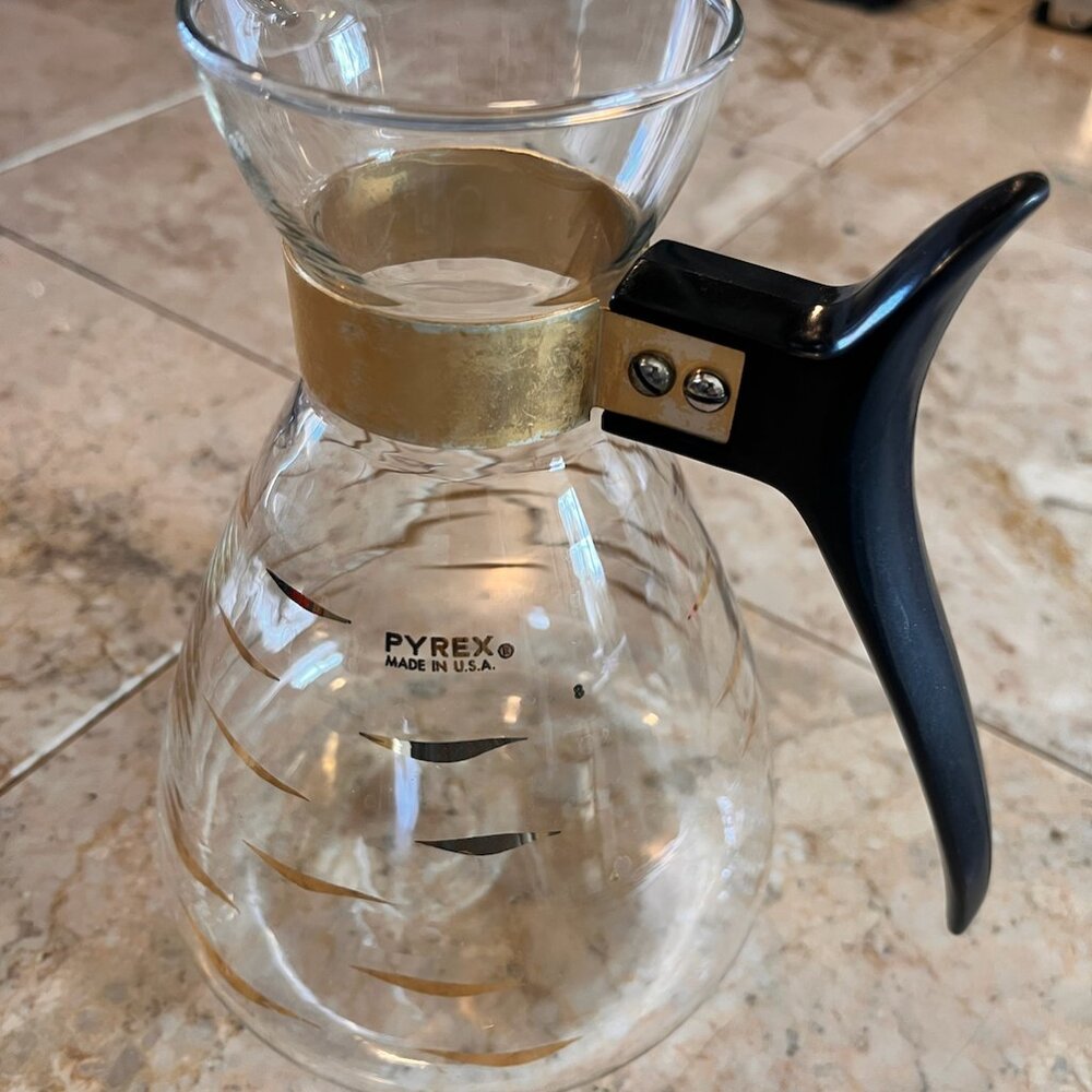 Mid-Century Modern Pyrex Gold Wave 10 Cup Carafe
